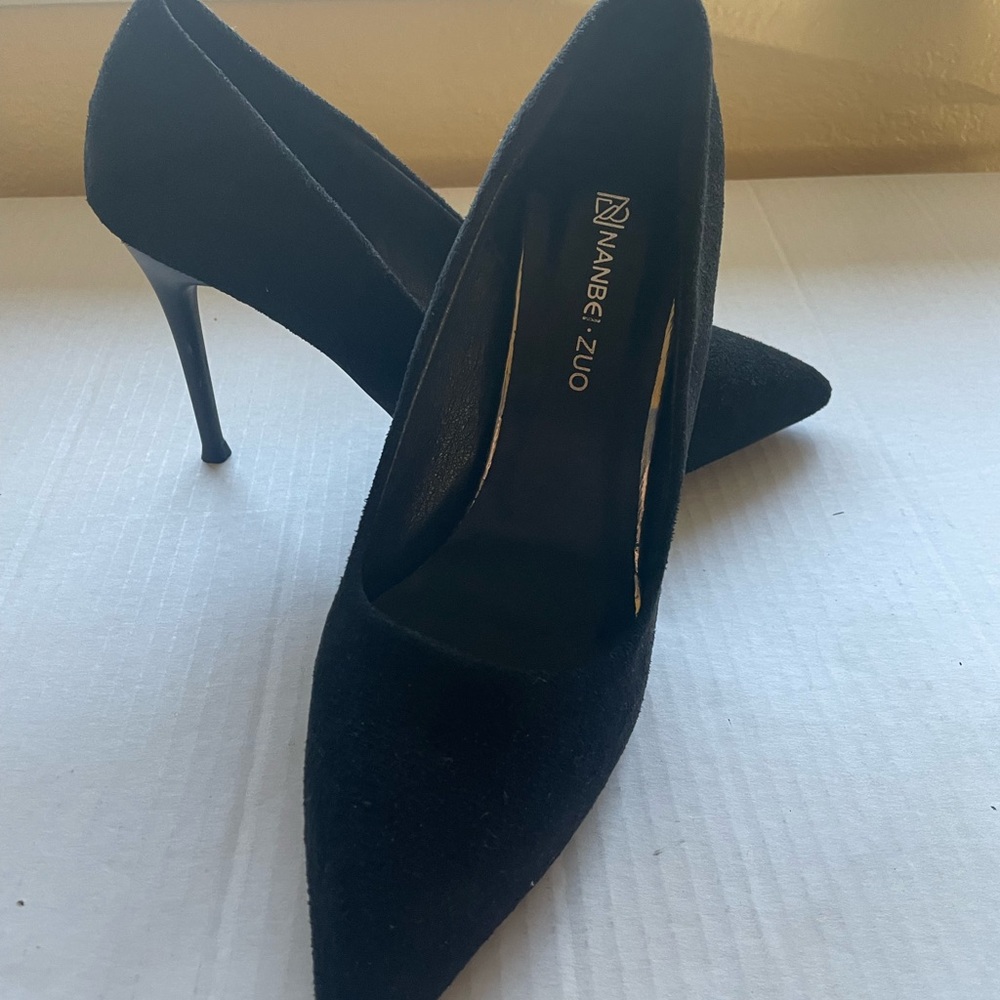 Elegant Black Suede Heels by Nanbei Zuo